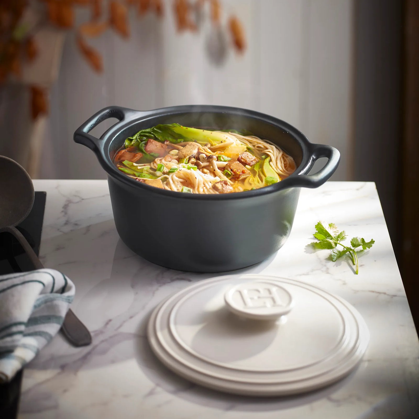Emile Henry Sublime+ Round Casserole – Slate and White – 5.5 L