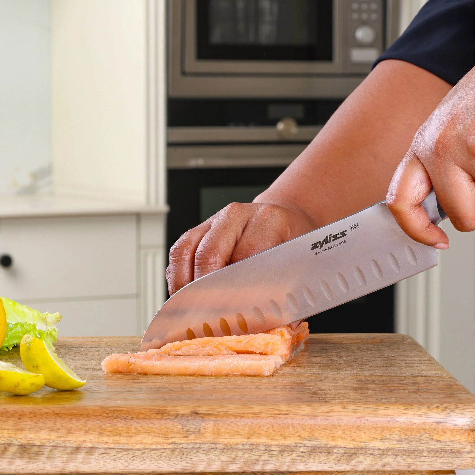Zyliss Comfort Pro Santoku Knife – 7.28" / 18.5 cm