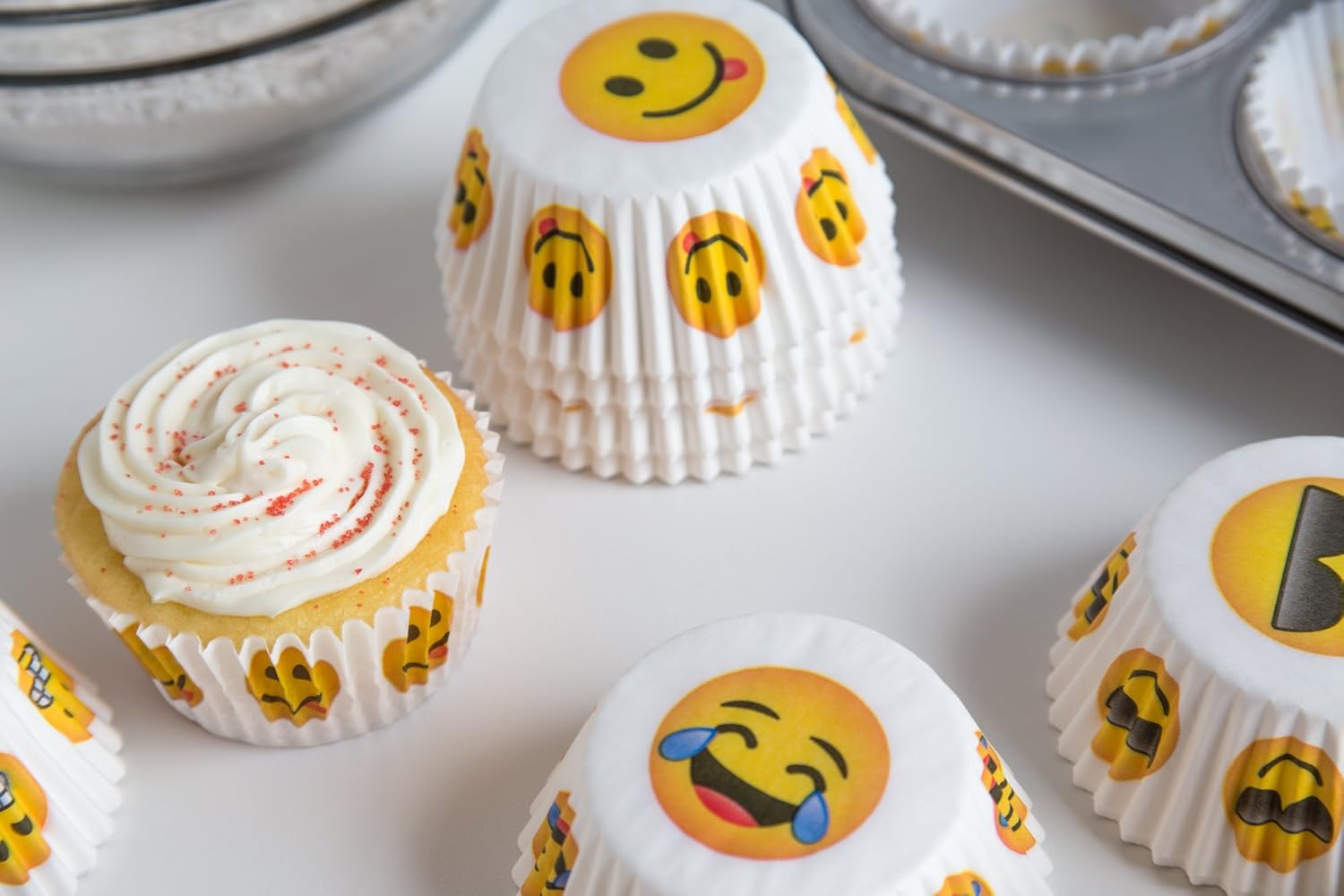 Fox Run Mixed Emoji Baking Cup Set of 300