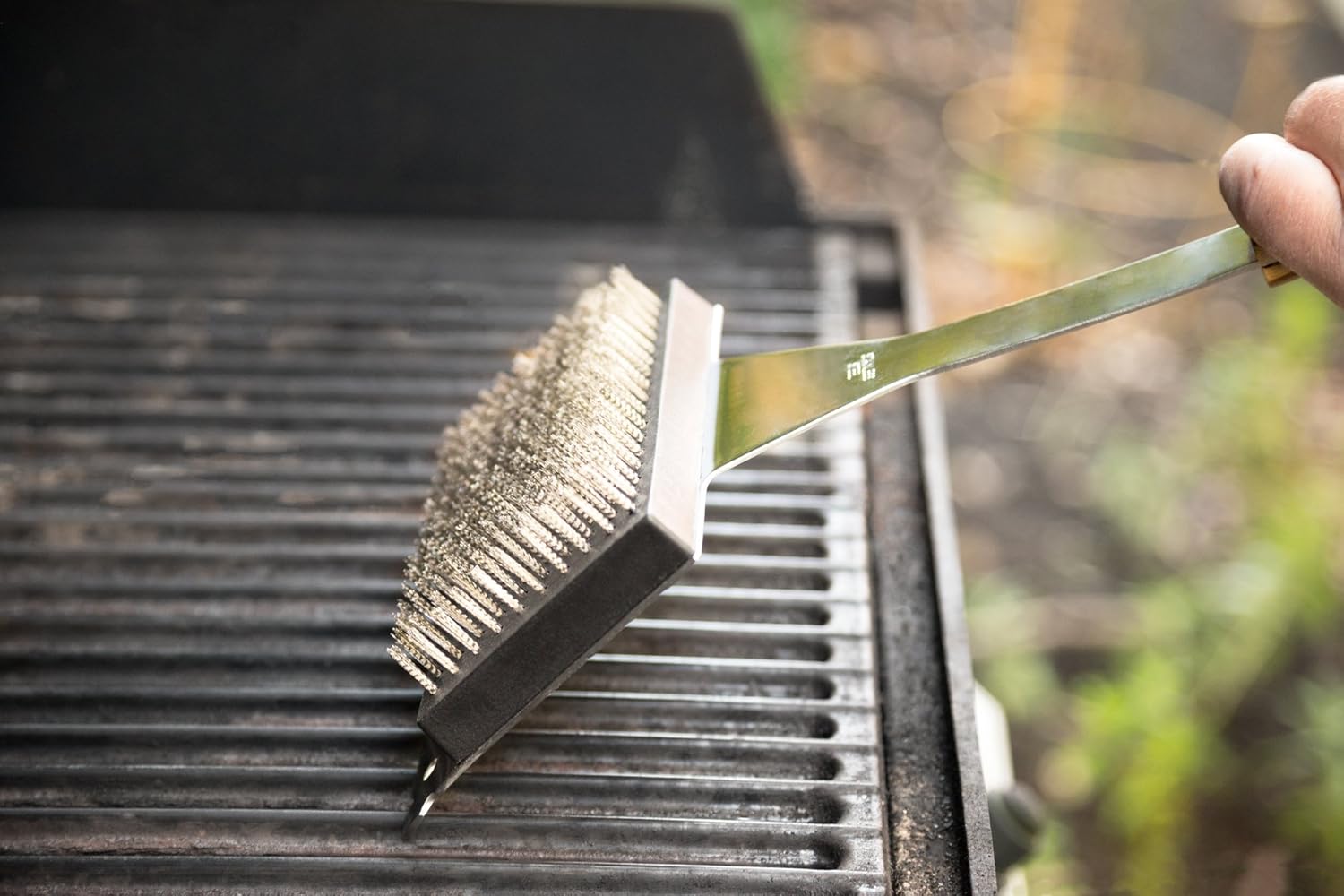 Outset Grande Verde Grill Brush