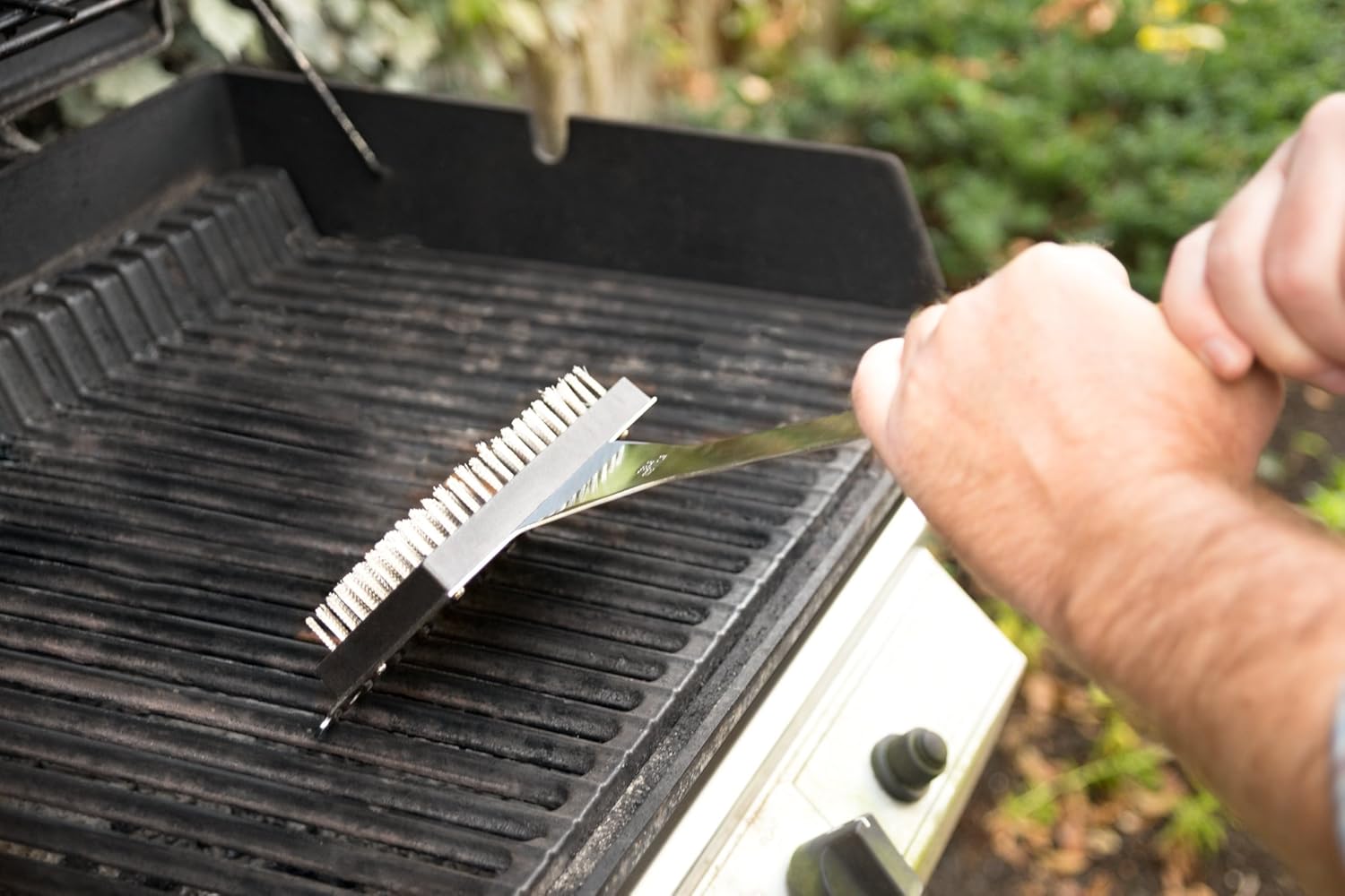 Outset Grande Verde Grill Brush