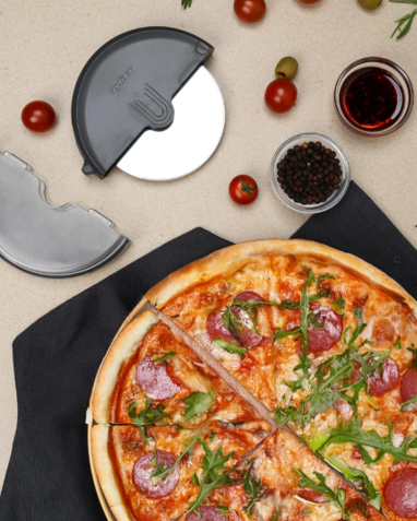 Zyliss Pizza Wheel – Palm Held