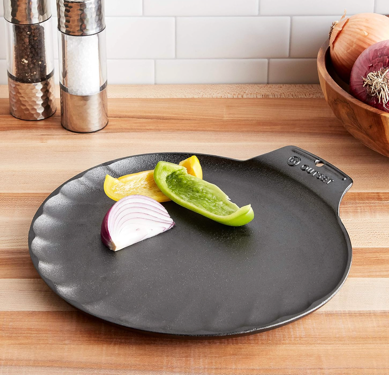 Outset Scallop Serving Pan – Cast Iron