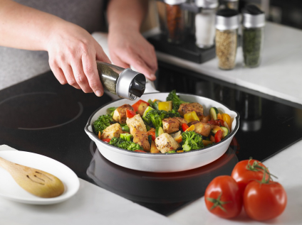 Trudeau Spice Bottle with Twist Caps – Unfilled Trudeau by Kitchen Niche