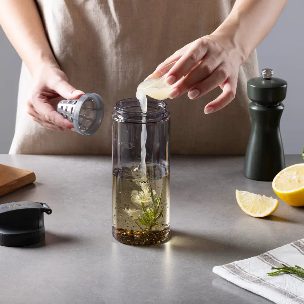 Zyliss Salad Dressing Shaker