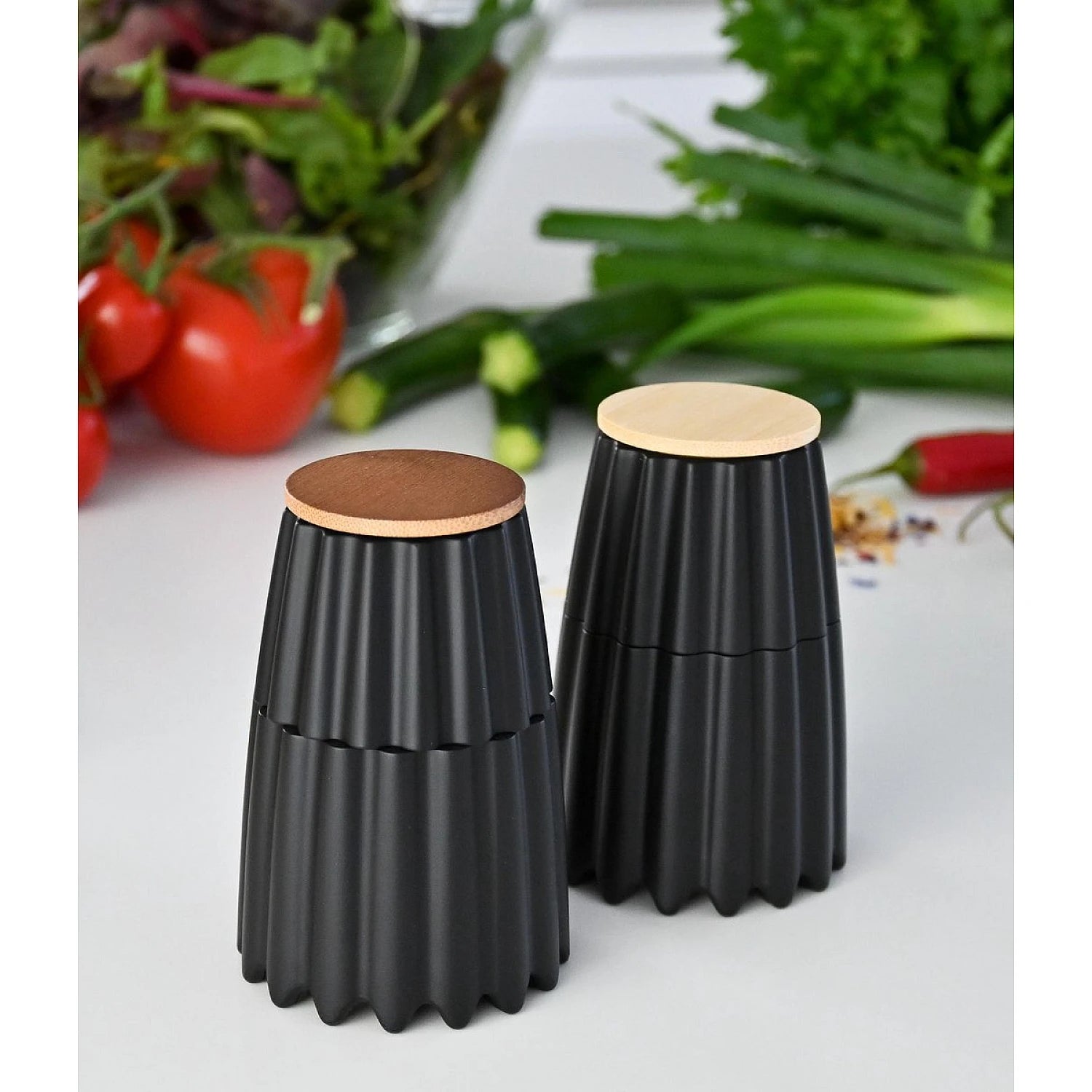 AdHoc MagTwo Salt & Pepper Mill Set – Black – 7.28" / 18.5 cm