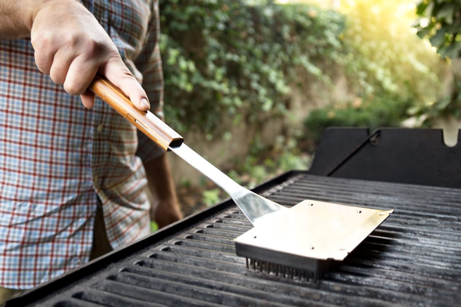 Outset Grande Verde Grill Brush