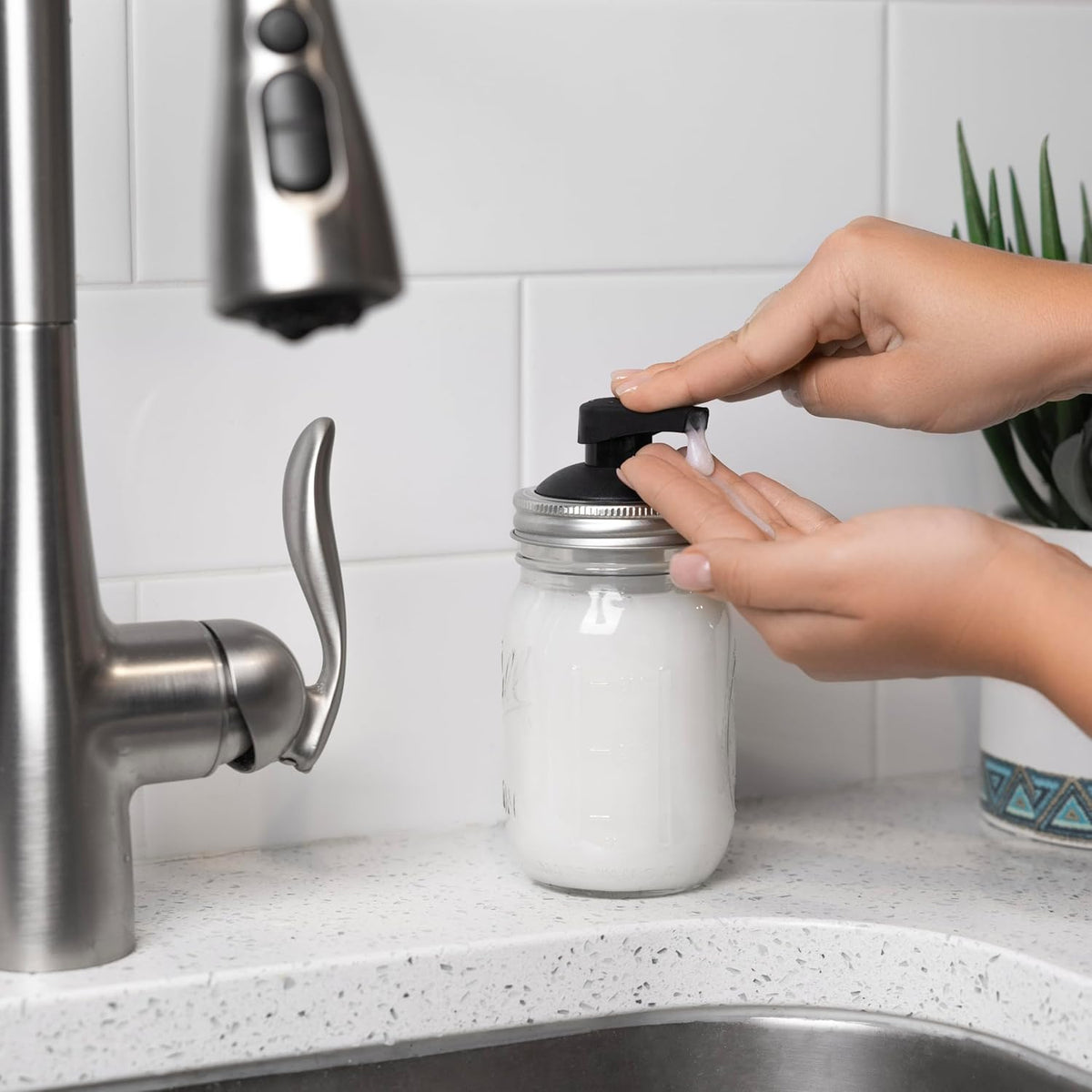 Jarware Black Foam Soap Pump