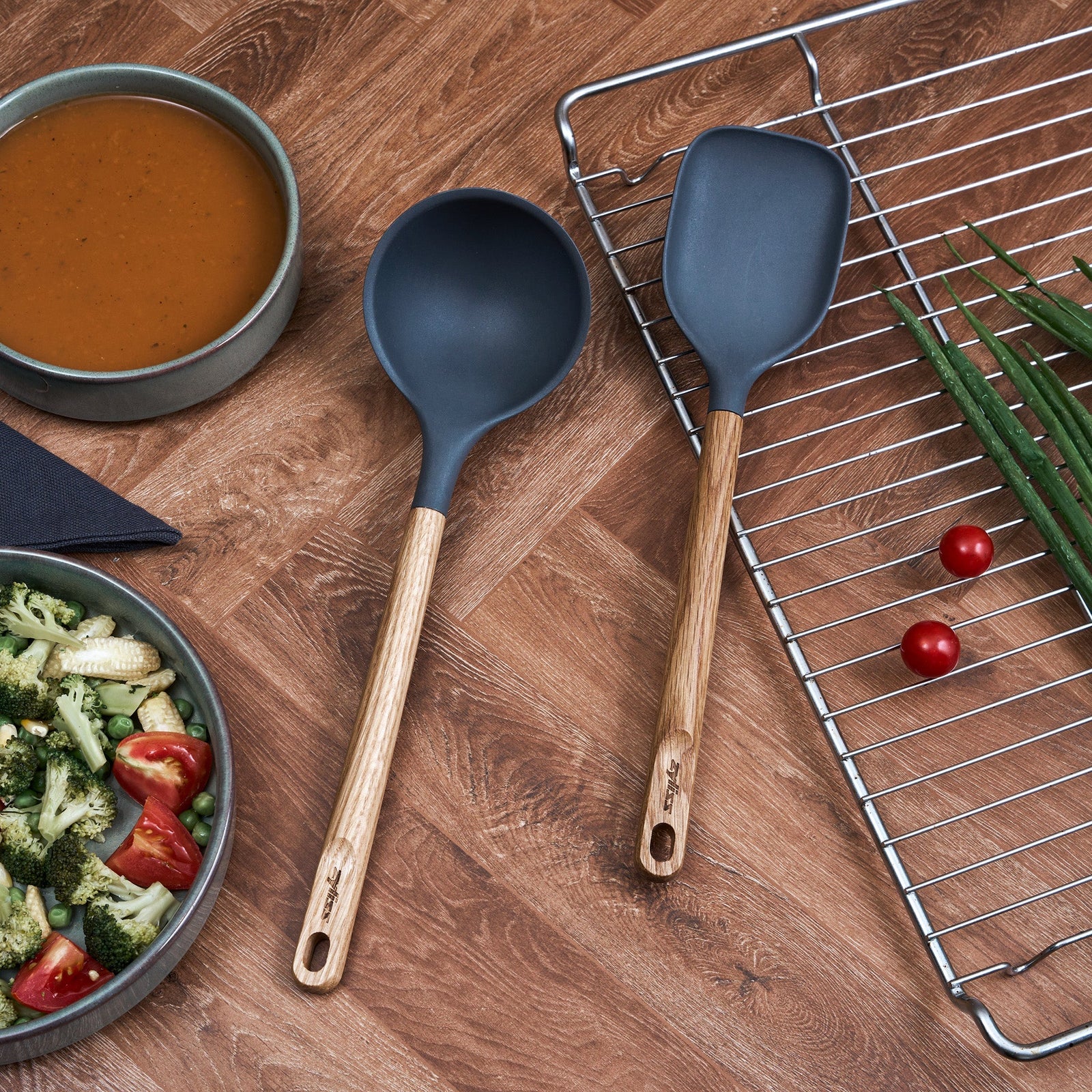 Zyliss Spoon with Oak Wood Handle