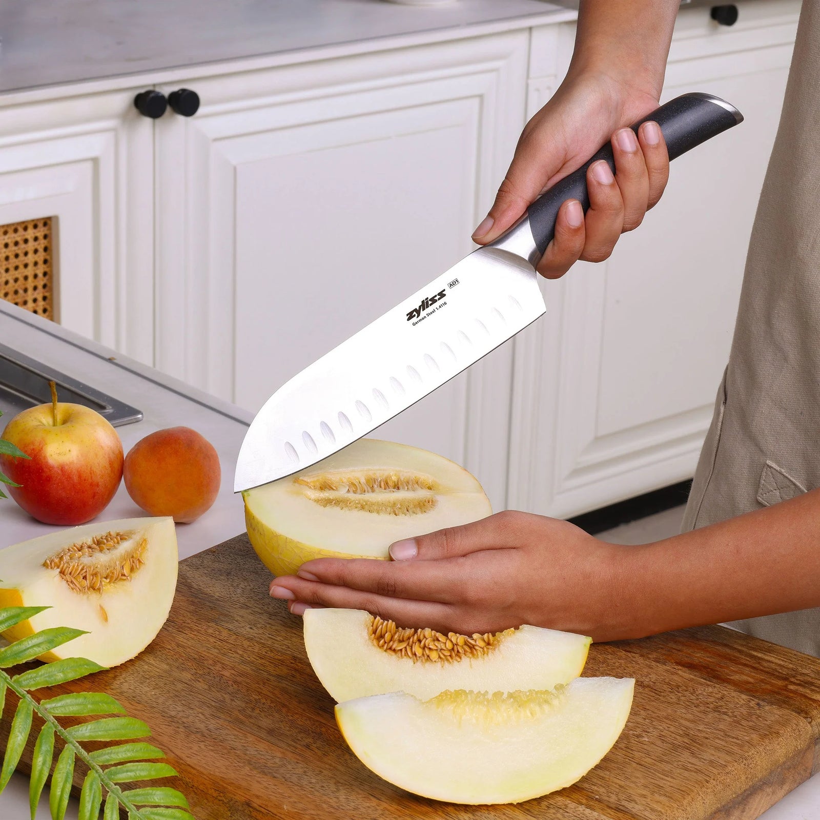 Zyliss Comfort Pro Santoku Knife – 7.28" / 18.5 cm