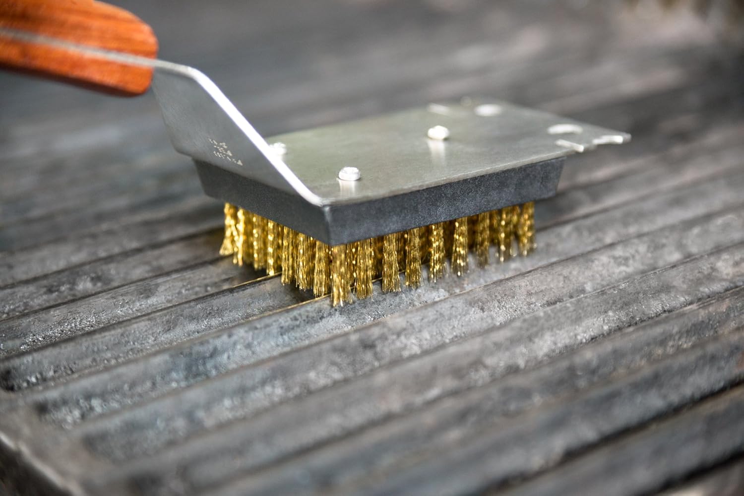 Outset Rosewood Grill Brush