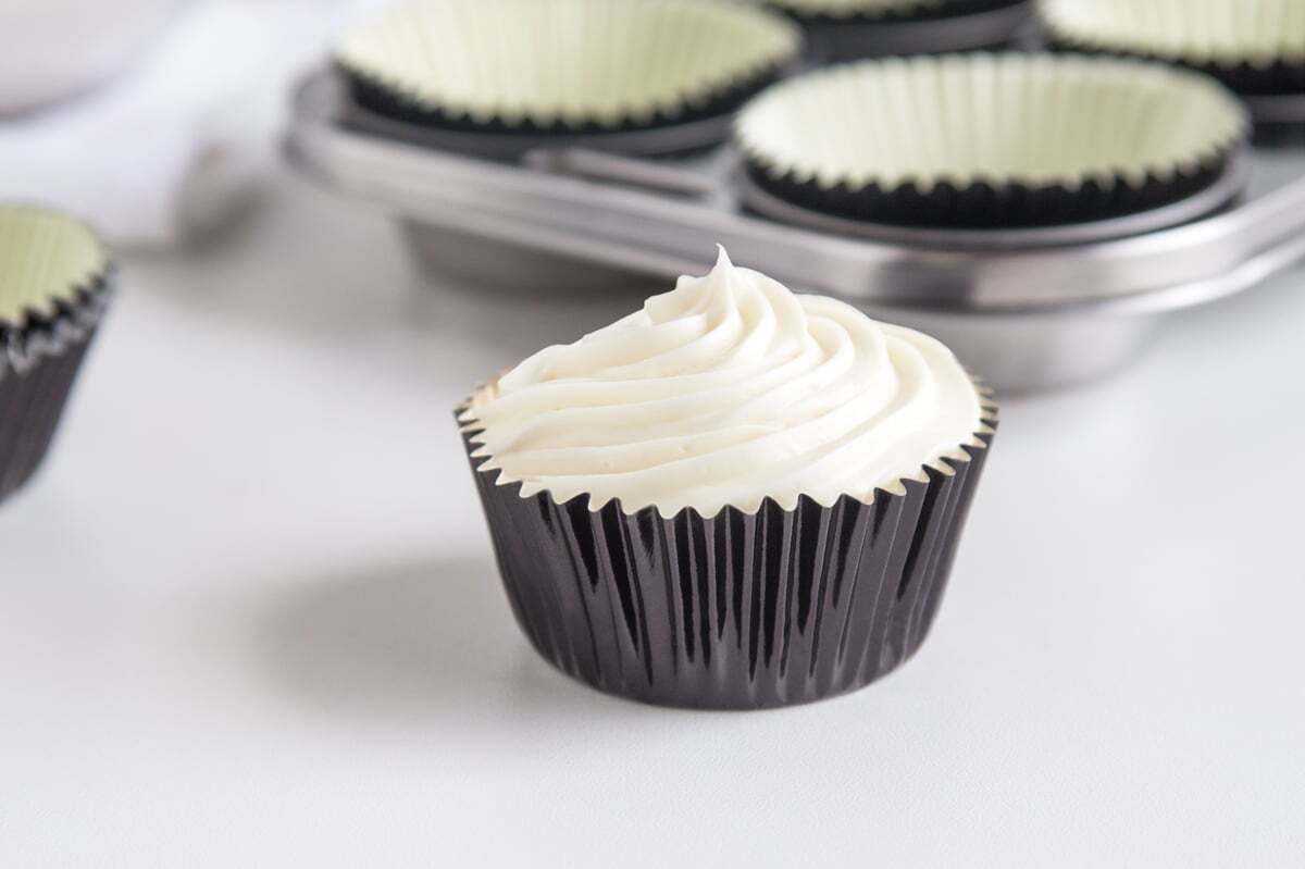 Fox Run Black Foil Baking Cups, Set of 32