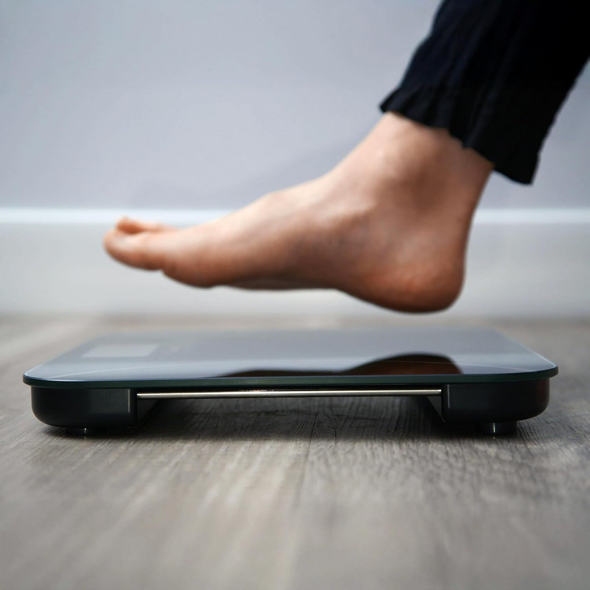 Escali Kinetic Bathroom Scale – Black