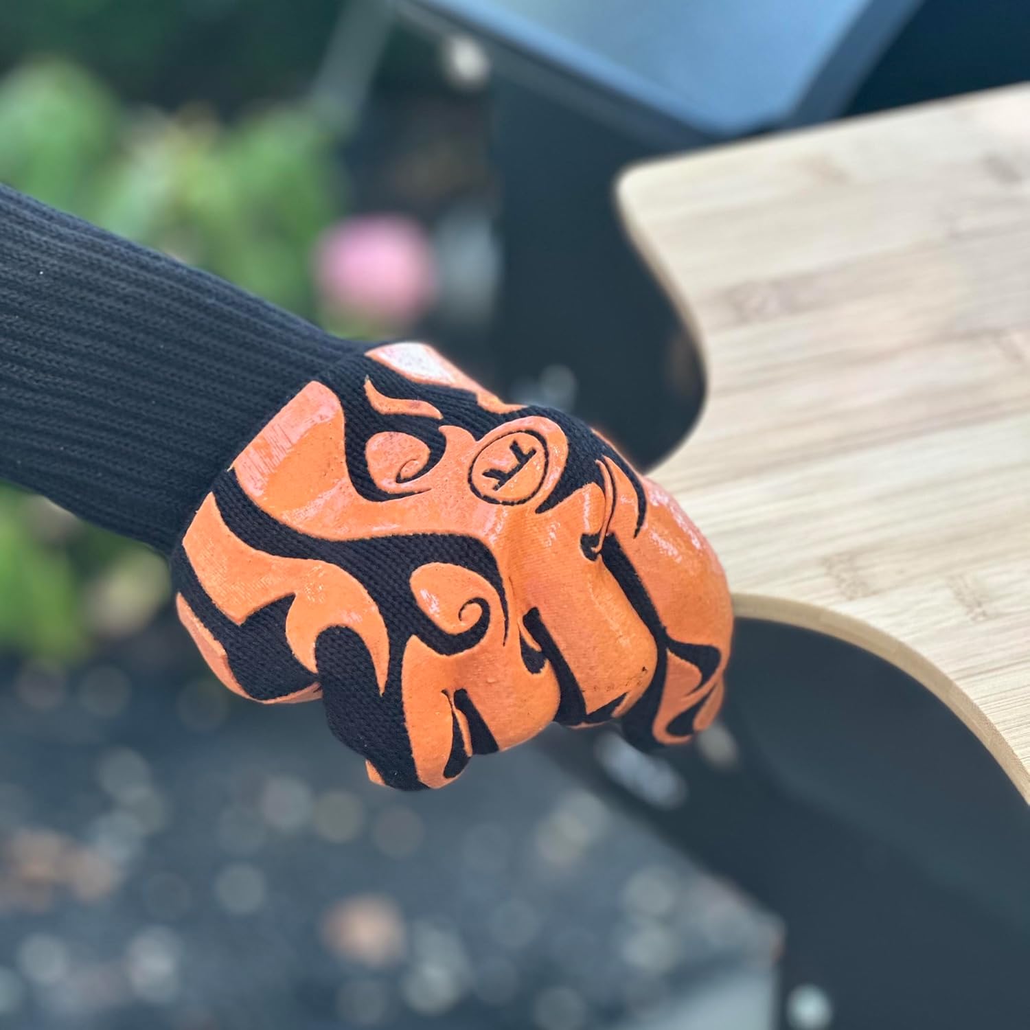 Outset Orange Flames Grill Glove L / XL