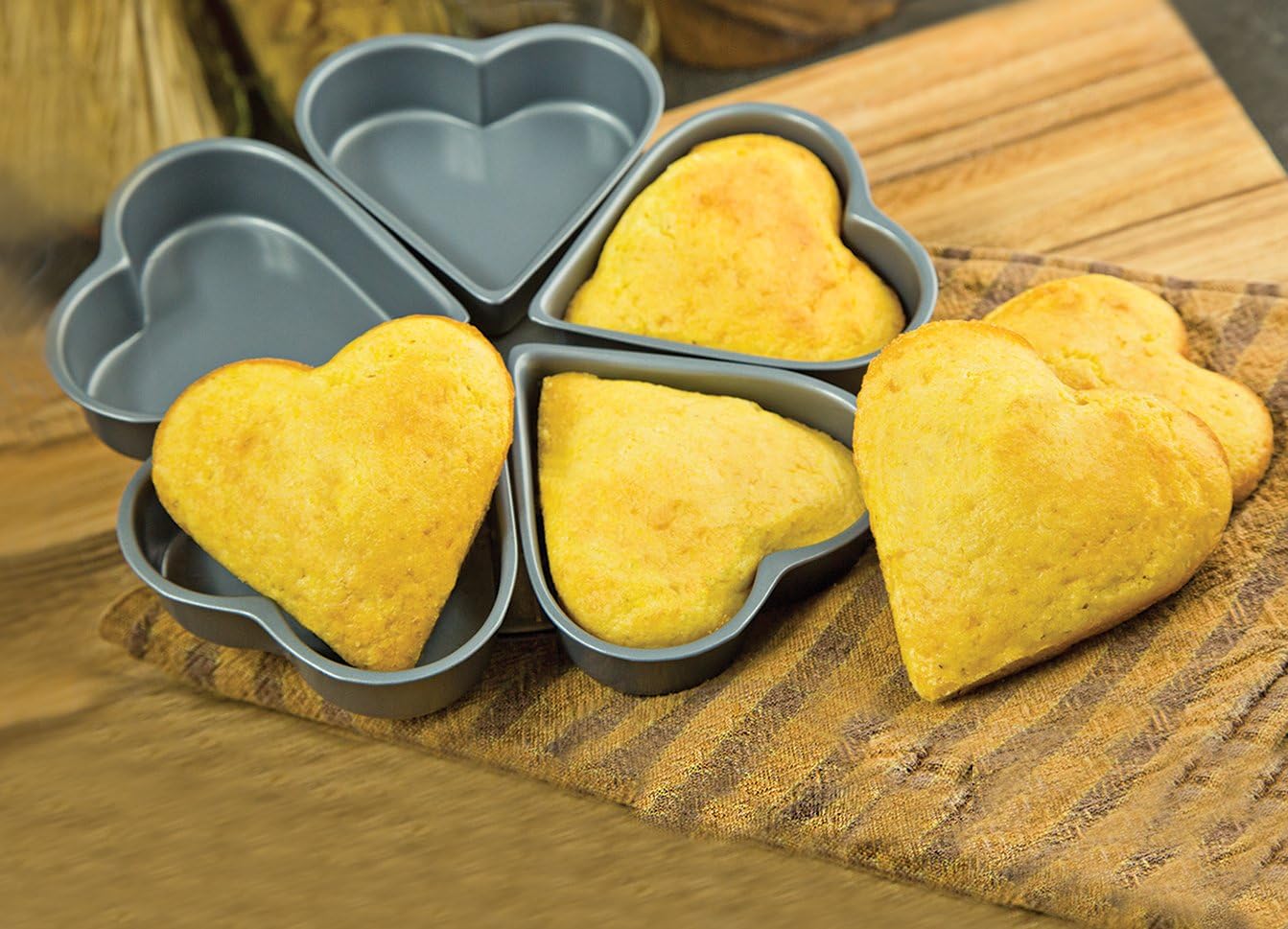 Fox Run Linked Heart Cake Pan
