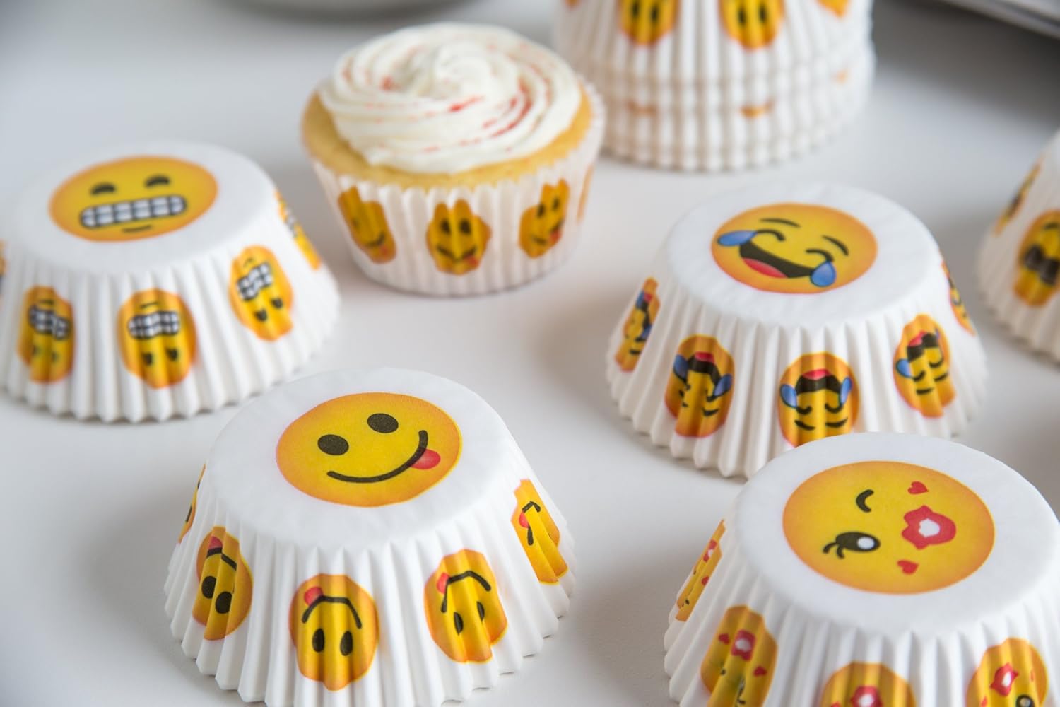 Fox Run Mixed Emoji Baking Cup Set of 300