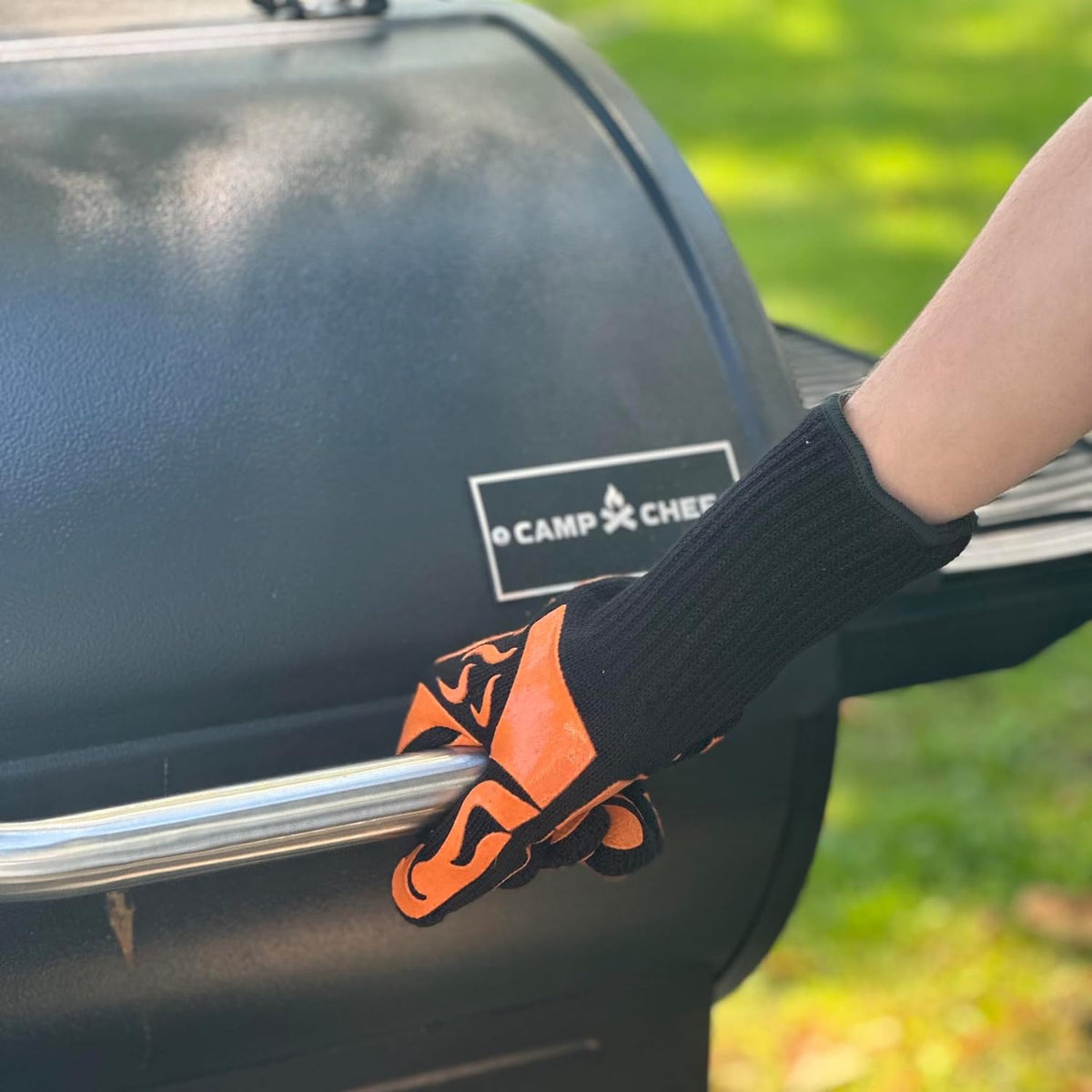 Outset Orange Flames Grill Glove L / XL