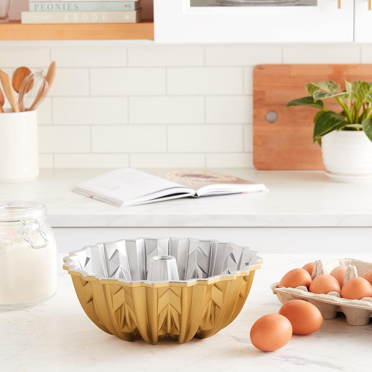 Nordic Ware Cut Crystal Bundt Pan