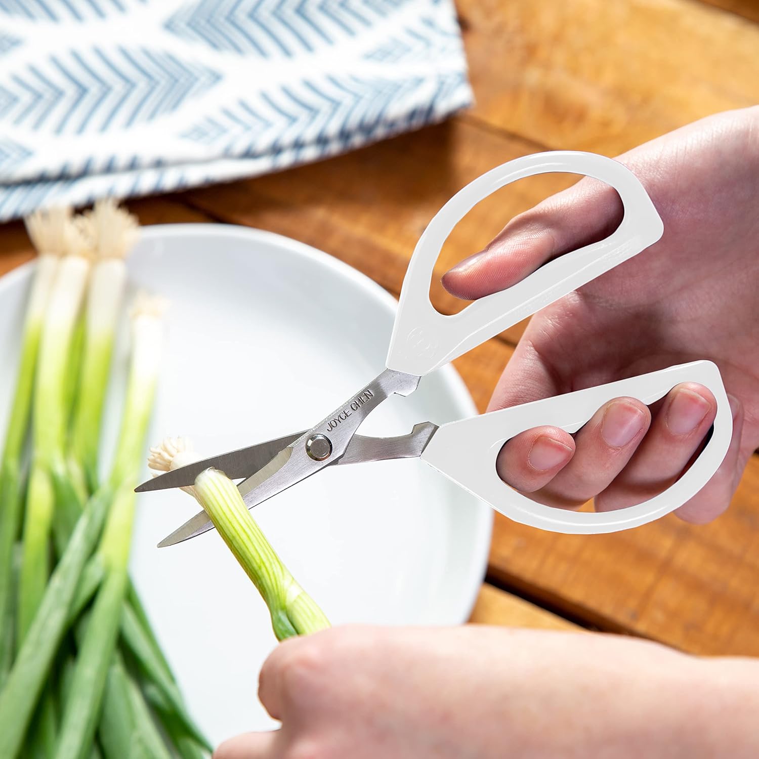 Joyce Chen Original Unlimited Kitchen Scissors – White – 2 Pack