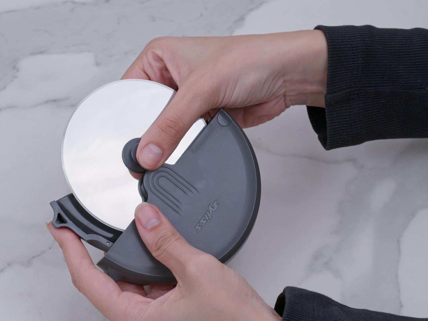Zyliss Pizza Wheel – Palm Held