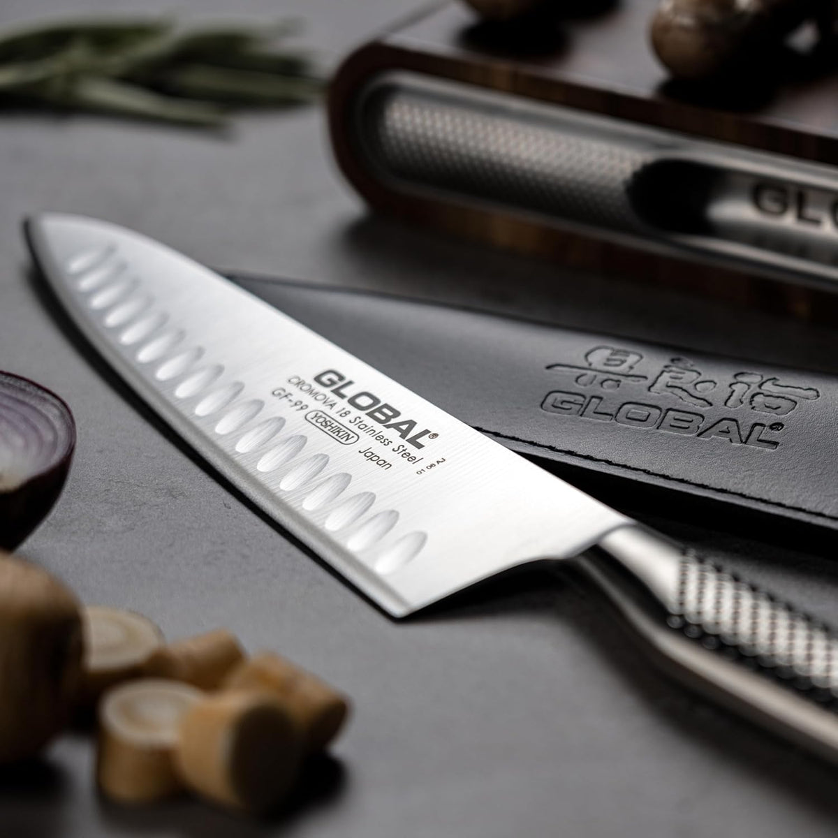 Global Chef’s Knife – Fluted – 20.5 cm / 8.1"