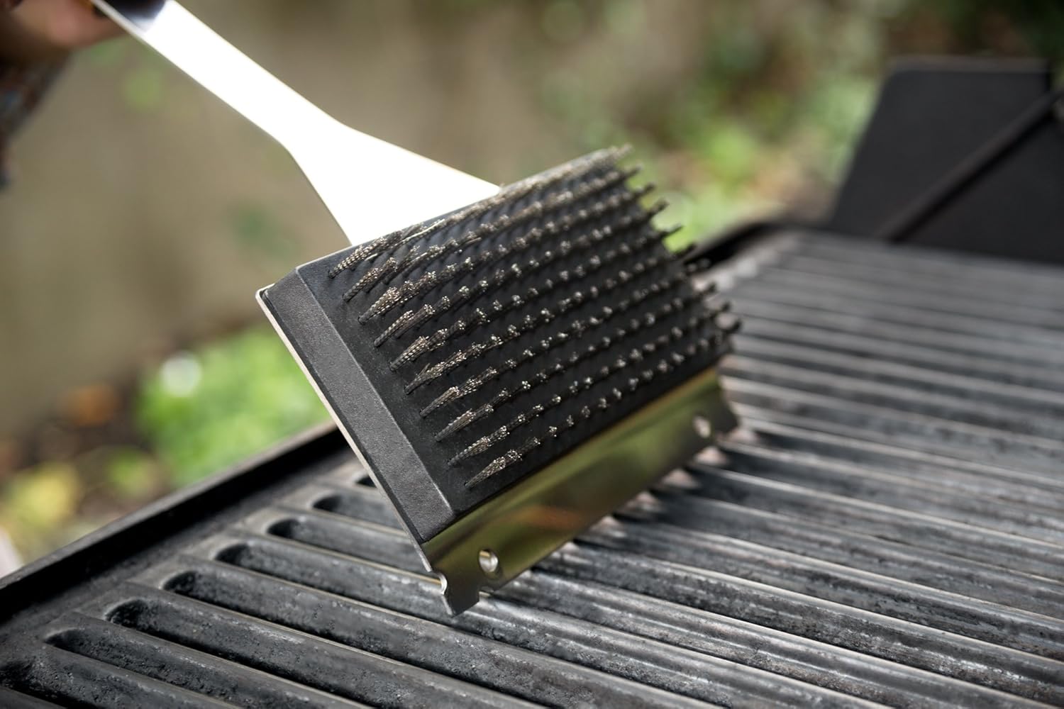 Outset Grande Verde Grill Brush