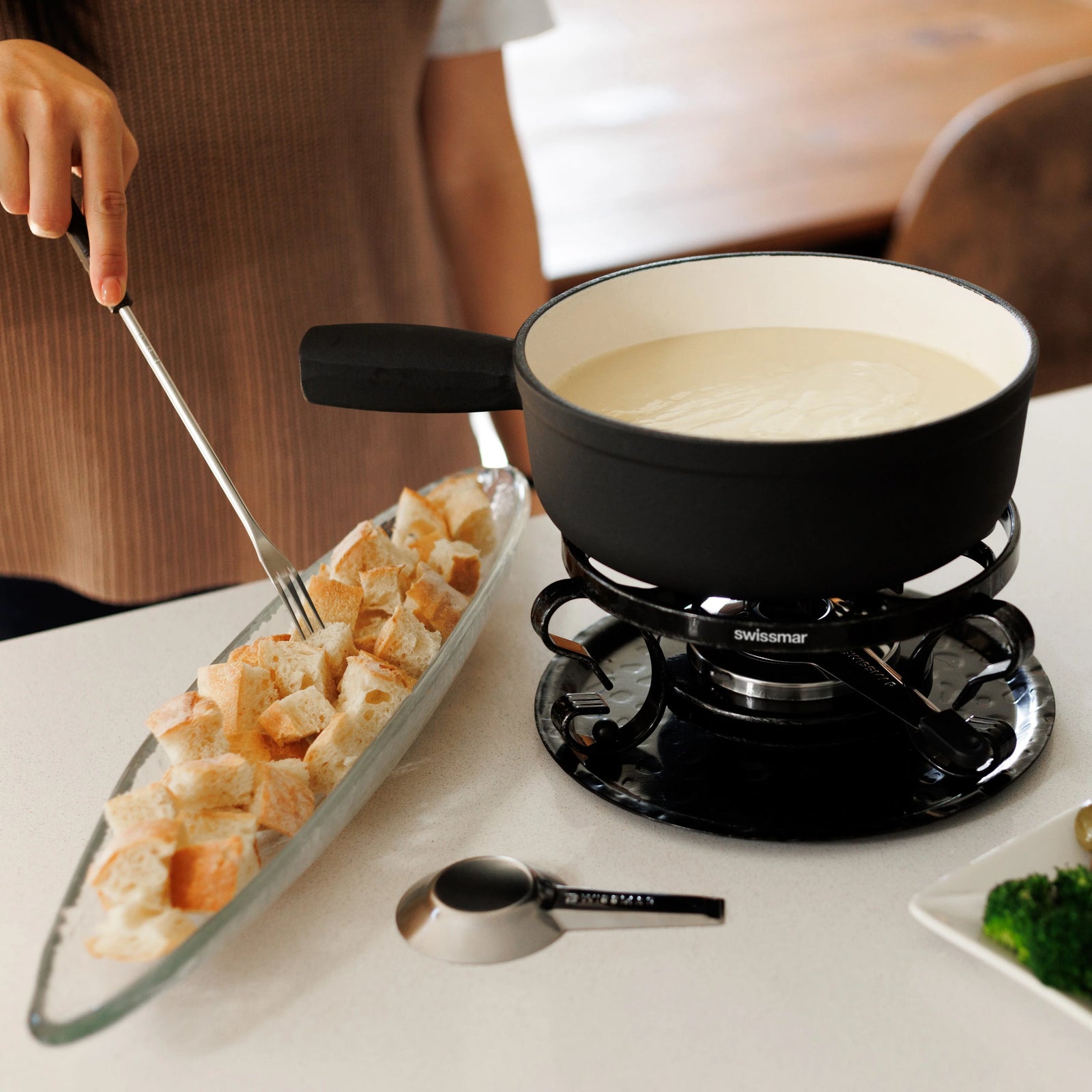Swissmar Lugano Cast Iron Cheese Fondue Set – Black Matte