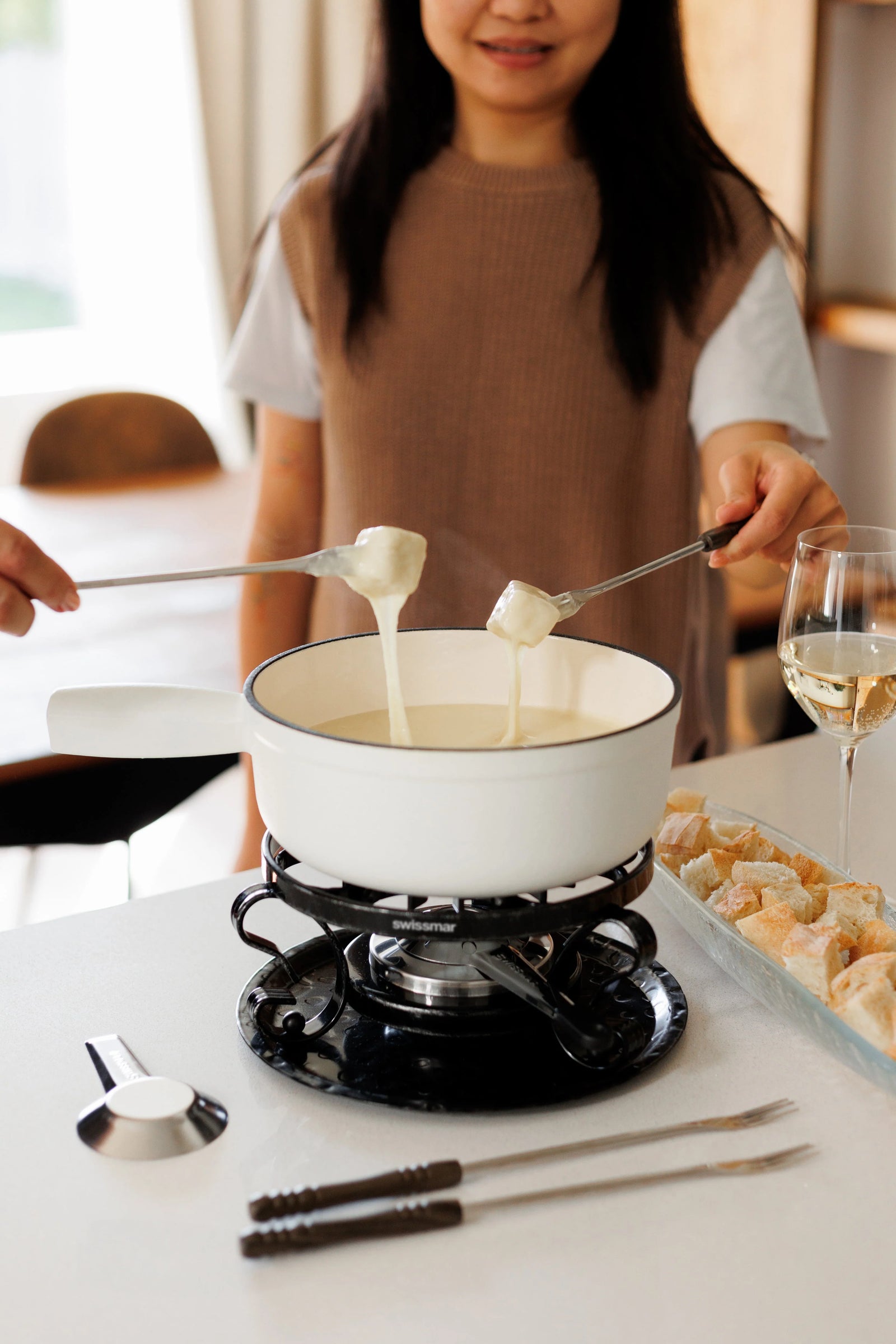 Swissmar Lugano Cast Iron Cheese Fondue Set – Matte White