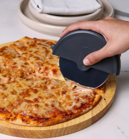 Zyliss Pizza Wheel – Palm Held