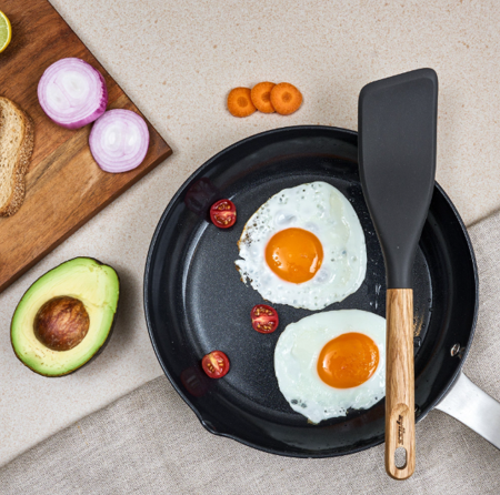 Zyliss Easy Lift Turner with Oak Wood Handle