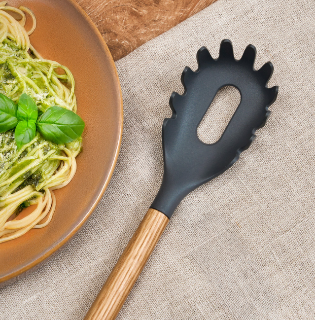 Zyliss Spaghetti Server with Oak Wood Handle