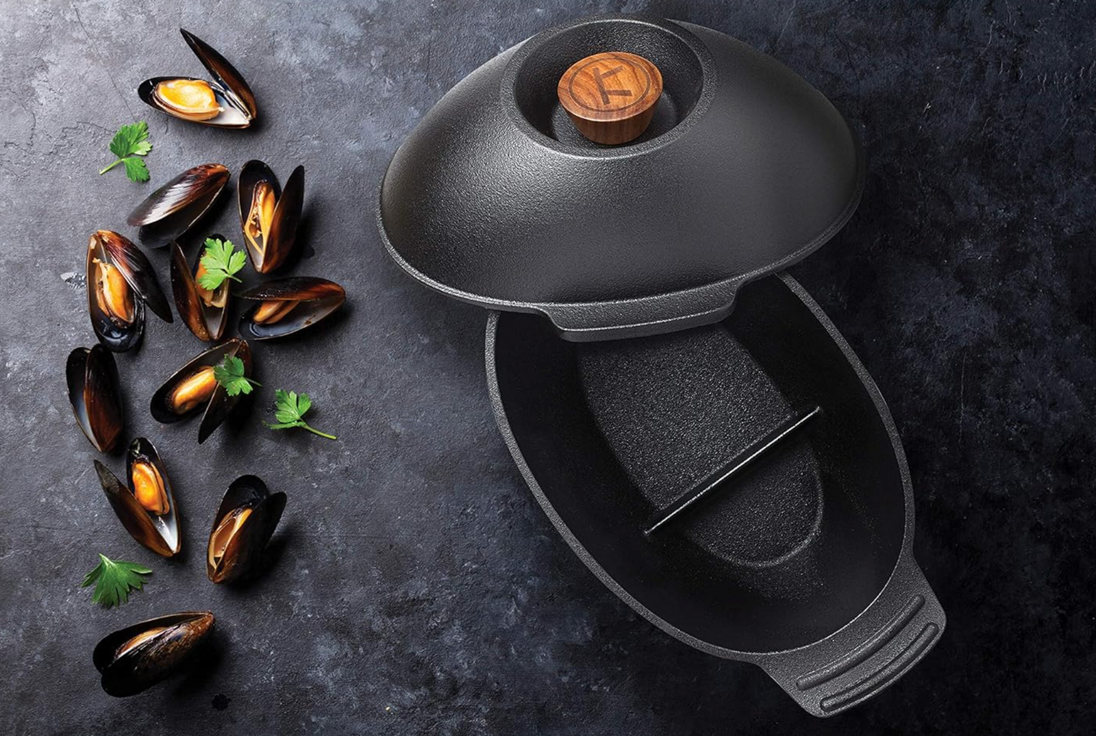 Outset Cast Iron Seafood & Mussel Pot with Lid – 2.5 Qt