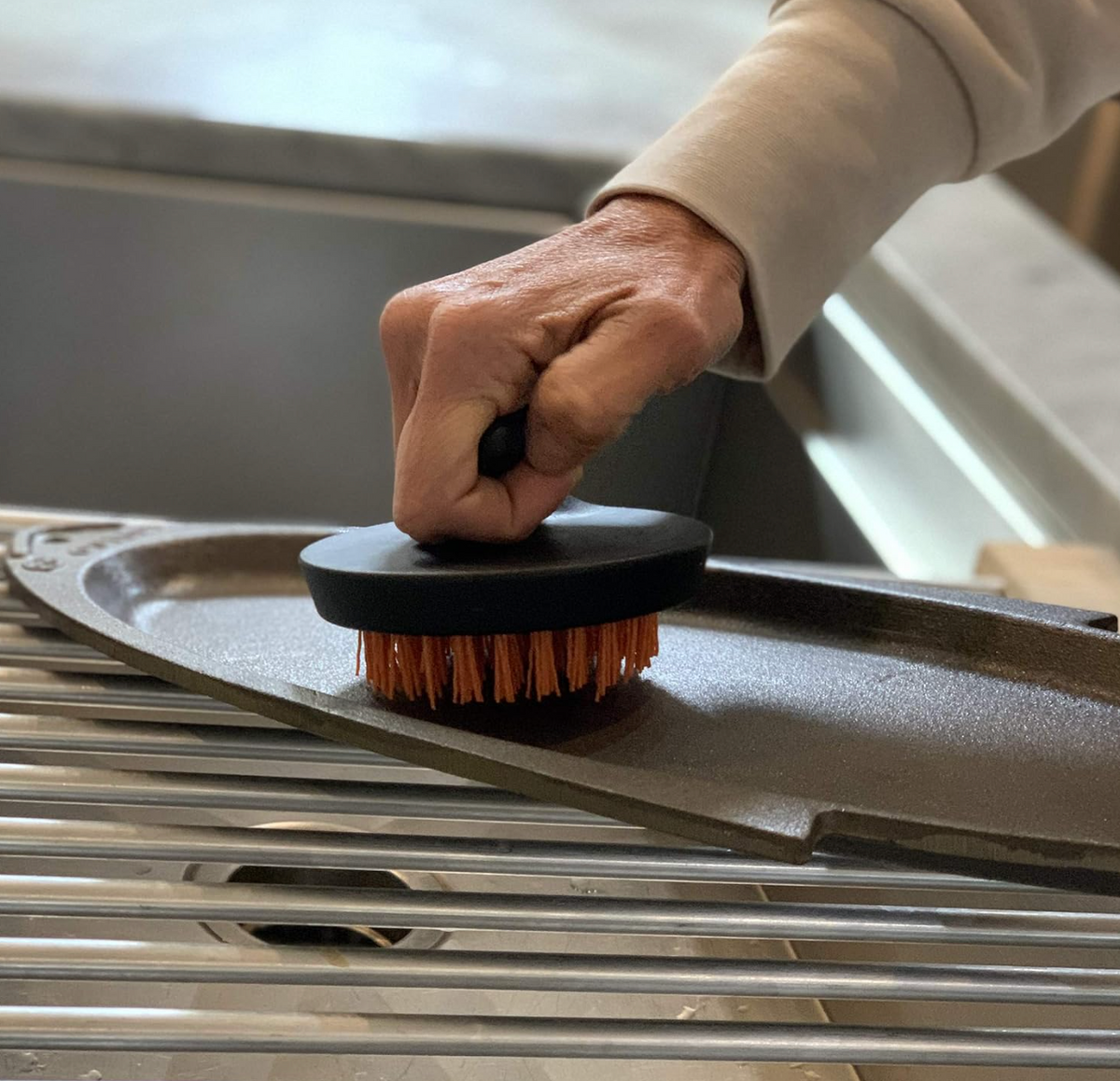 Outset Nylon Cleaning Brush with Scraper for Salt Block / Stone