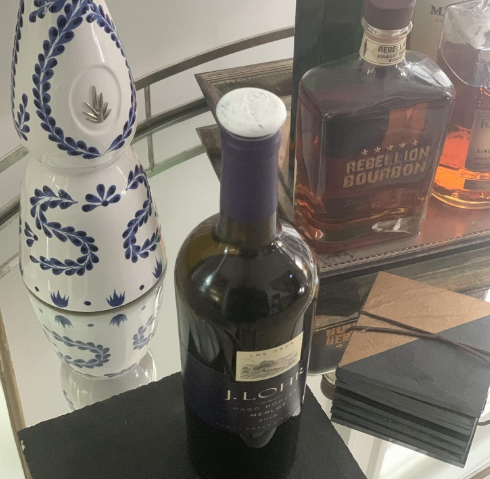 Outset Flat Wine Bottle Stoppers – Set of 4 White Marble