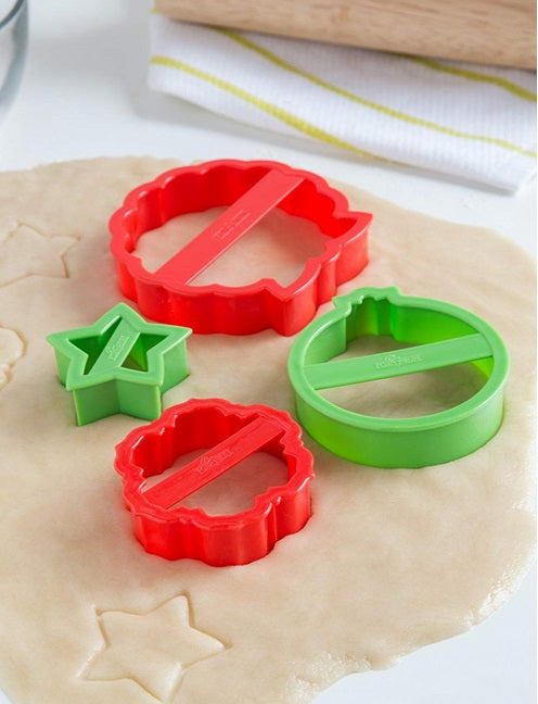 Fox Run Wreath Christmas Cookie Cutter Set of 4 by Kitchen Niche