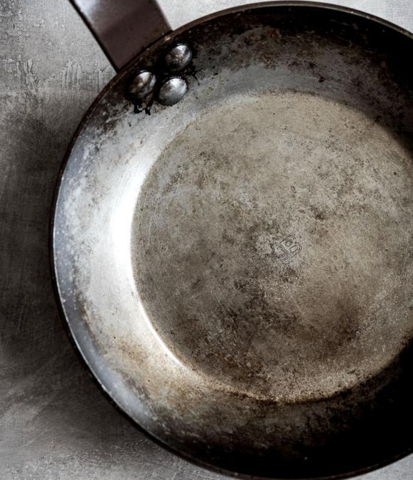 De Buyer Carbone Plus Lyonnaise Steel Fry Pan – 26 cm / 10.3 Inch