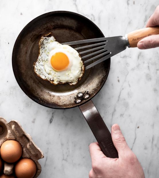 De Buyer Carbone Plus Lyonnaise Steel Fry Pan – 26 cm / 10.3 Inch