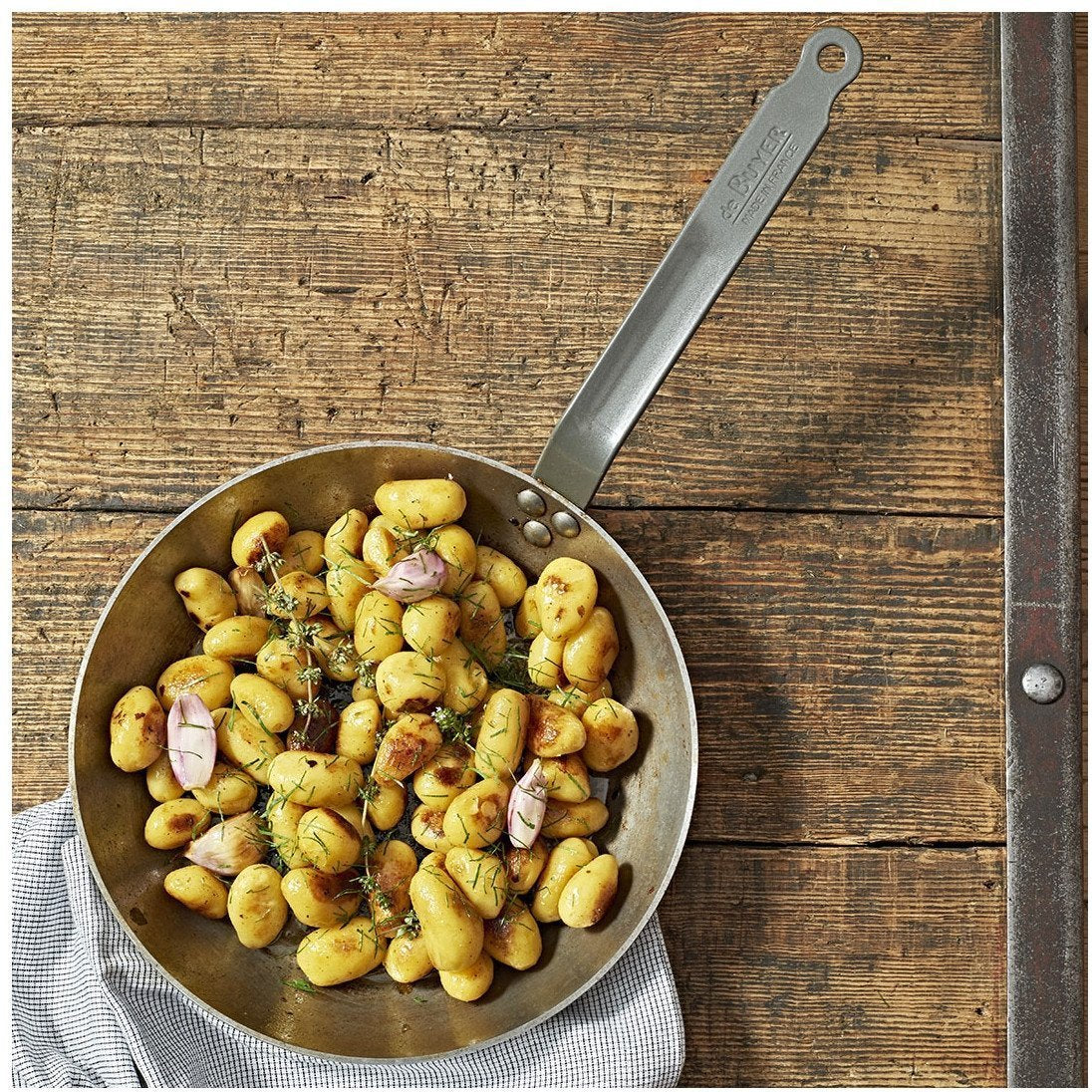 De Buyer Carbone Plus Lyonnaise Steel Fry Pan – 26 cm / 10.3 Inch