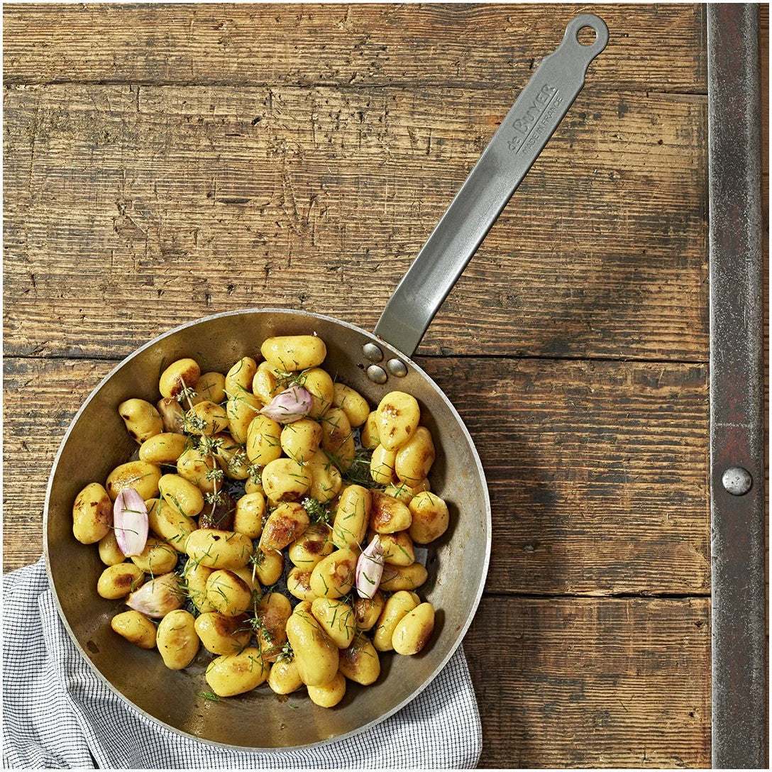 De Buyer Carbone Plus Lyonnaise Steel Fry Pan – 28 cm / 11 Inch