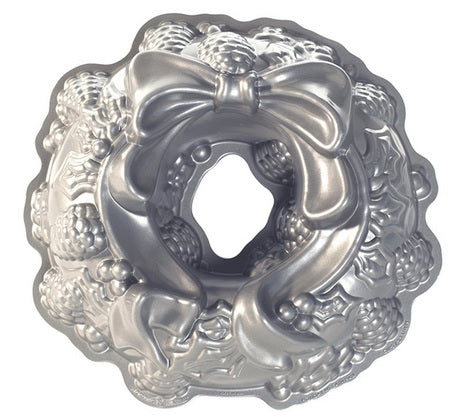 Holiday cake pans deals