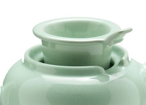 Old Amsterdam Sea Foam 3-Cup Dominion Teapot with Infuser by Kitchen Niche