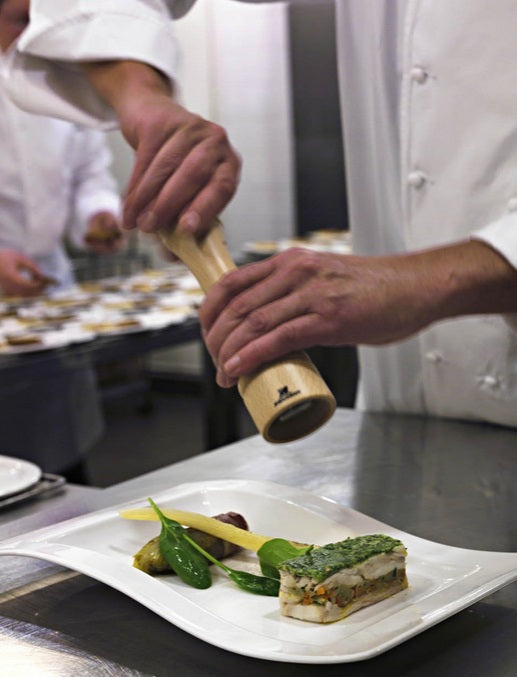 Peugeot Hostellerie Natural 22cm Pepper Mill by Kitchen Niche